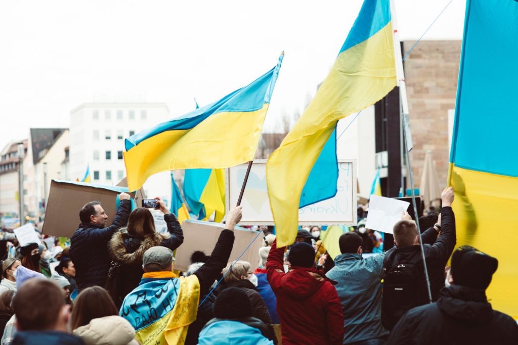 crowd with Ukrainian flags